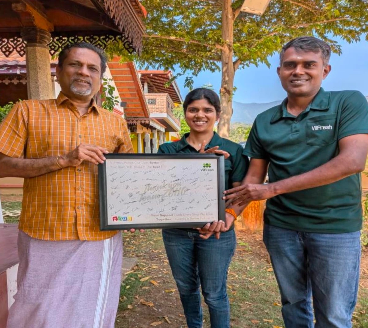 VilFresh team receiving a thank-you memento from Team Zoho